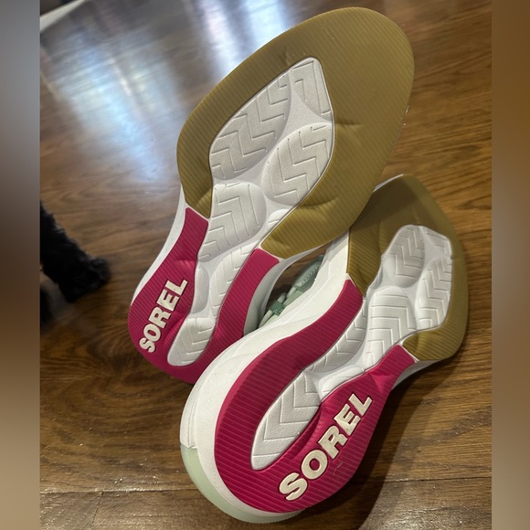 Sorel gym shoes, - Picture 5 of 9